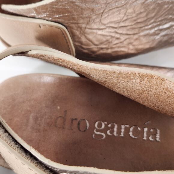 Pedro Garcia Metallic Ankle Cuff Sandals Flat Toe Loop Gladiator EU38 Rose Gold - Picture 7 of 9